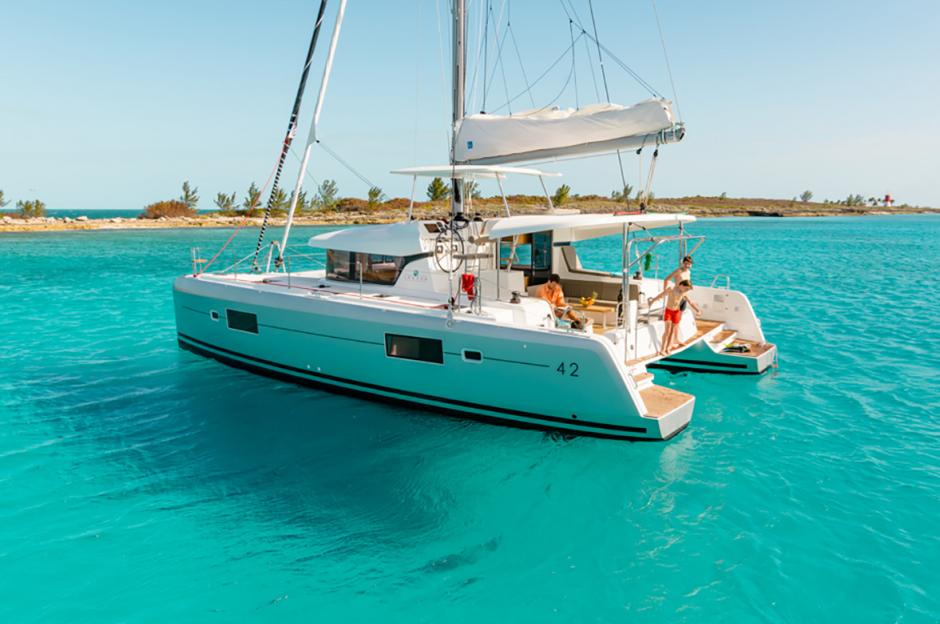 Lagoon 42 image 3